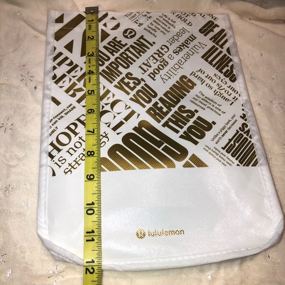 Lululemon gift bag - Picture 4 of 5